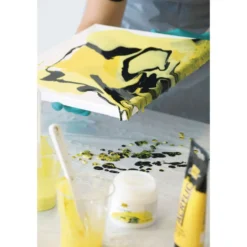 SOLO GOYA Pouring-Fluid