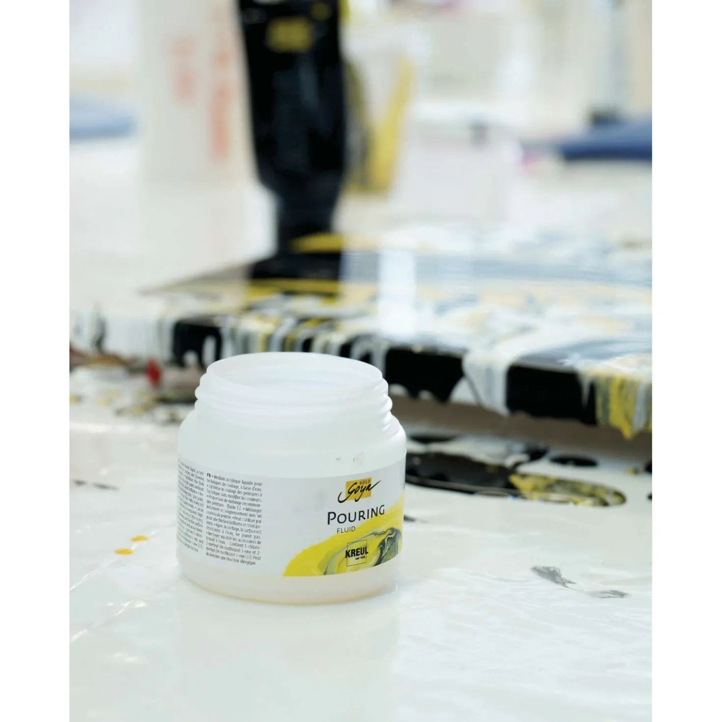 SOLO GOYA Pouring-Fluid